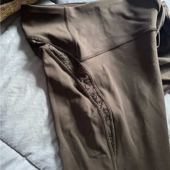 SPECIAL EDITION lululemon Wunder Under Hi-Rise Embroidered - Picture 5 of 9